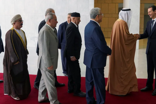 إعادة التأهيل لطاغية سورية الملطخ بالدماء: خطوة مُشِينة قام بها العرب 