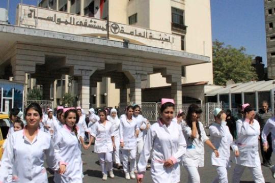 تدني الأجور.. يدفع كوادر التمريض في مناطق سيطرة نظام الأسد للهجرة
