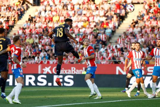 ريال مدريد يعتلي صدارة الدوري الإسباني بثلاثية في شباك جيرونا
