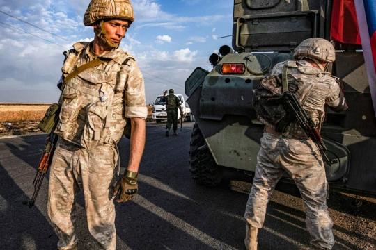 مصرع وإصابة 4 جنود روس بقصف صاروخي شمال حلب