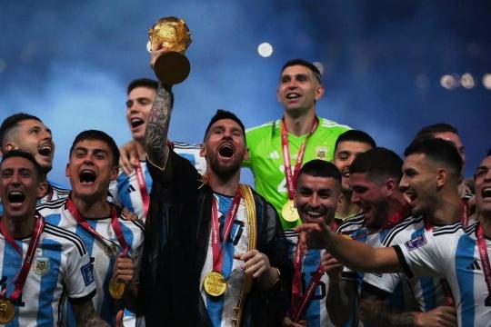 ميسي يقدم هدايا لزملائه في منتخب الأرجنتين بقيمة 6 ملايين دولار.. ما هي؟