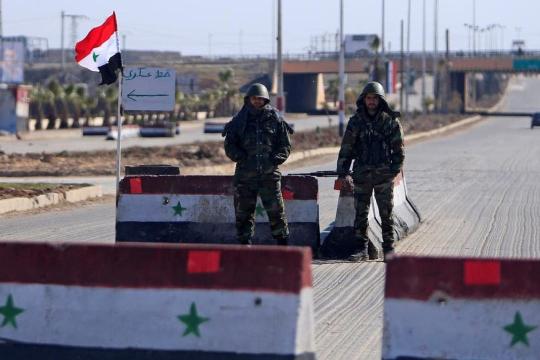 النظام السوري يزيل بعض حواجزه العسكرية في محيط مدينة حلب.. ما السبب؟