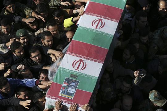 مصرع وإصابة مجموعة من ”الحرس الثوري” بانفجار لغم في حمص