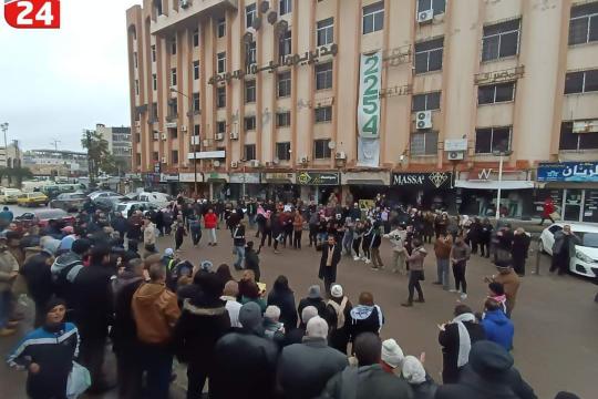 احتجاجات السويداء مستمرة.. والمتظاهرون يزيلون صور بشار الأسد