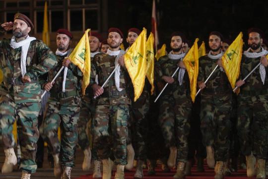 مقتل عناصر من حزب الله بقصف إسرائيلي وتل أبيب تخلي القرى المجاورة على حدود لبنان
