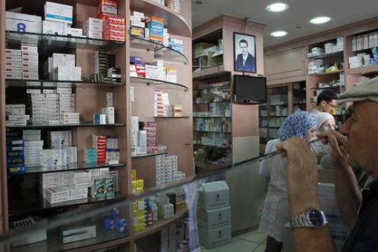 لبنانيون يقصدون الصيدليات السورية هرباً من جحيم الأسعار في بلادهم
