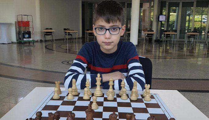 طفل سوري يُبهر الألمان ويصبح أصغر لاعب في المنتخب الوطني للشطرنج