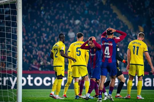 فياريال يضرب برشلونة بخماسية في الكامب نو