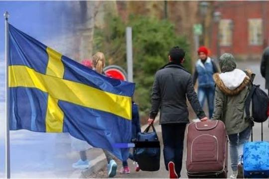 أرباب العمل يفرضون شروطاً مجحفة مالياً على اللاجئين السوريين في السويد