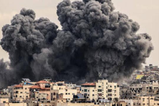 الاحتلال الإسرائيلي يقصف غزة بشكل هستيري ويقتل 4 من جنوده الأسرى