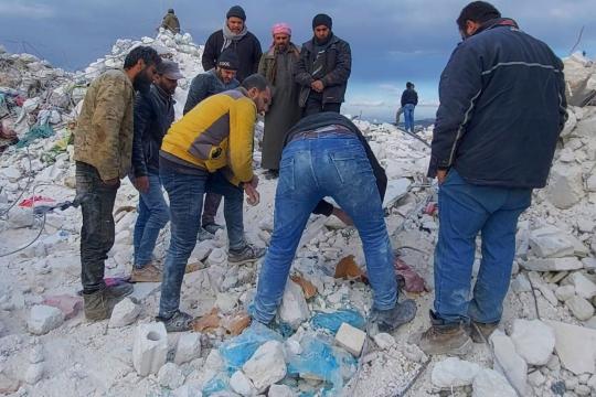 متطوعون يطلقون منصة إلكترونية لتحديد أماكن المفقودين جراء الزلزال