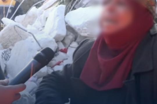 مسنّة سورية تروي لـ "نداء بوست" كيف فقدت عائلتها تحت الأنقاض في حارم شمال إدلب