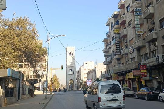 الفلتان الأمني يتسبب بمقتل شاب على باب منزله في مدينة حماة
