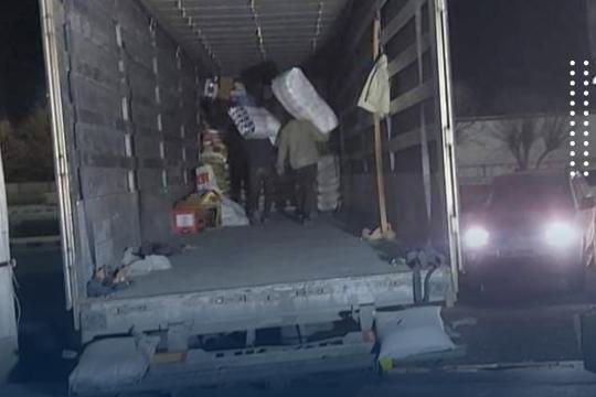 قافلة مساعدات جديدة تنطلق من تل أبيض إلى ريفَيْ إدلب وحلب