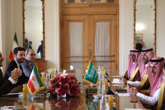 وزير الخارجية السعودي يزور طهران للمرة الأولى منذ أعوام
