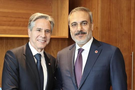 الولايات المتحدة وتركيا تبحثان إيصال المساعدات إلى سورية