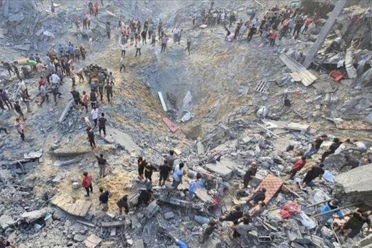 قصف إسرائيلي يوقع 400 قتيل وجريح ويدمر حياً كاملاً في مخيم جباليا شمال غزة