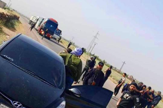 السويداء.. احتجاز ضباط في النظام السوري رداً على استمرار اعتقال طالب جامعي