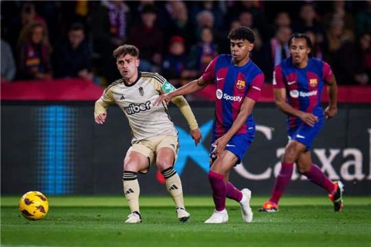 الدوري الإسباني.. برشلونة يتعثّر في "الكامب نو" أمام غرناطة