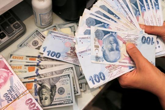 سعر صرف الليرة السورية والتركية مقابل الدولار اليوم الاثنين 8/ 4/ 2024
