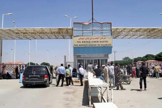معبر تل أبيض الحدودي يحدد الموعد الأخير لدخول السوريين لتركيا