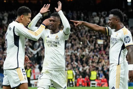 ريال مدريد يهزم برشلونة في الكلاسيكو ويقترب من حسم لقب "الليغا