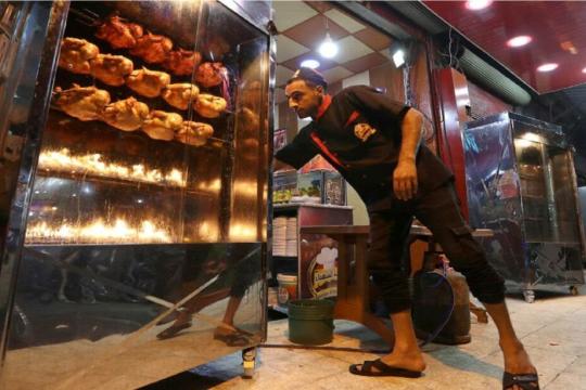 أسعار ملتهبة تُجمِّد حركة البيع بالمطاعم الشعبية في مناطق سيطرة النظام السوري