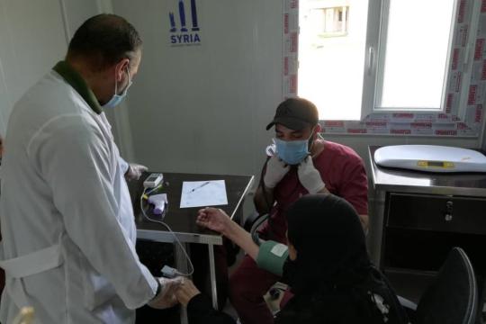 فيروس "غير مُفسَّر طبياً" ينتقل لدير الزور ويُودي بحياة طفلة