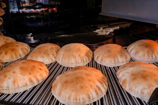 النظام السوري يرفع الرواتب 50% والخبز 100%