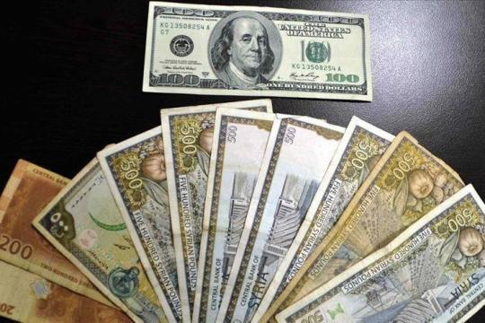 الليرة السورية تسجل انخفاضاً كبيراً مقابل الدولار اليوم الثلاثاء 4/ 7/ 2023