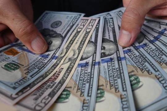 الليرة السورية تسجل سعراً جديداً أمام الدولار 