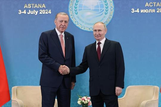 أردوغان وبوتين يبحثان الملف السوري في أستانا