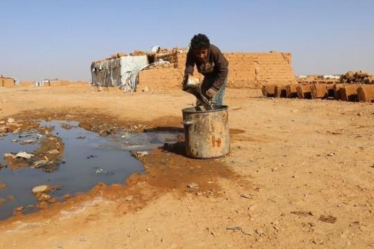 نازحو الركبان يطالبون بنقلهم إلى مناطق شمالي سورية